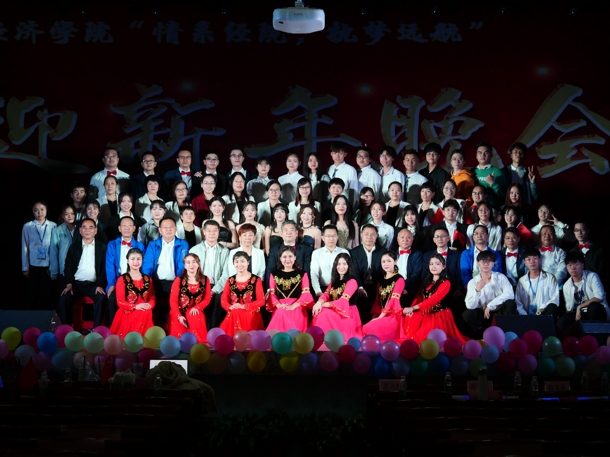 D:\Backup\桌面\新闻\1226必赢线路检测3003no1举办迎新年文艺晚会（院）\6合影（发文稿）.jpg