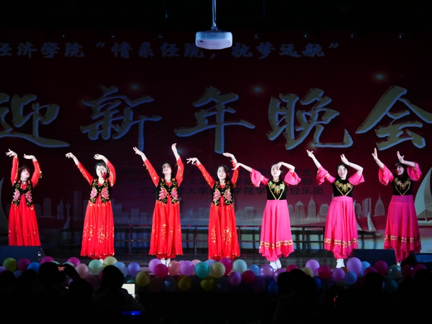 D:\Backup\桌面\新闻\1226必赢线路检测3003no1举办迎新年文艺晚会（院）\2新疆民族舞蹈（发文稿）.jpg