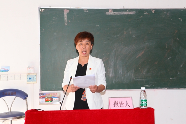 D:\Backup\桌面\新闻\1225必赢线路检测3003no1召开党员大会\6党总支副书记董萍宣读决议草案（发文稿）.jpg
